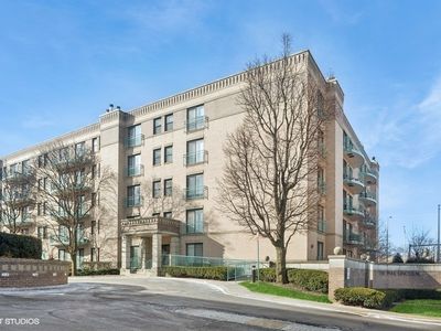 4757 Howard St APT 304, Skokie, IL, 60076