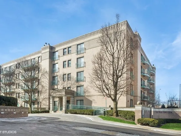 4757 Howard St APT 304, Skokie, IL 60076