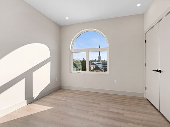 4th image of 453 Franklin St #204