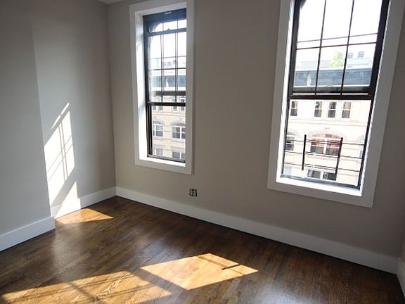 2nd image of 319 Knickerbocker Ave APT 4L