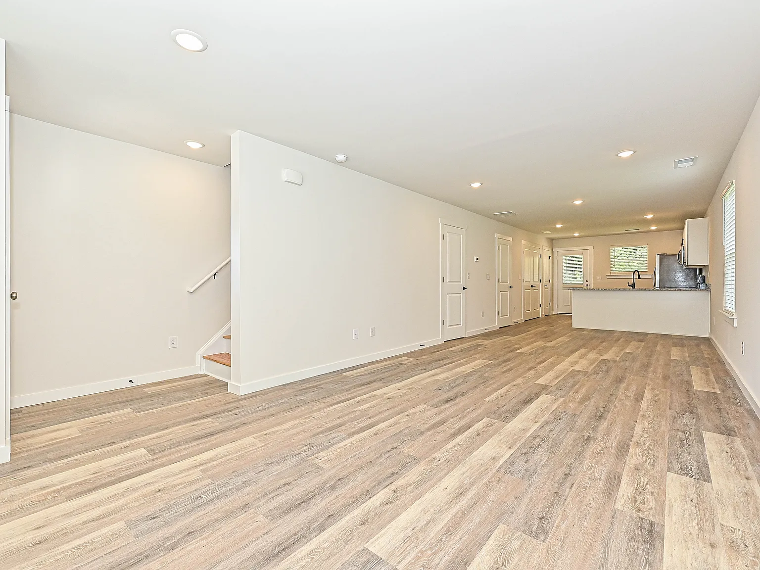 12thAveNE502 - 1 — Photo 3