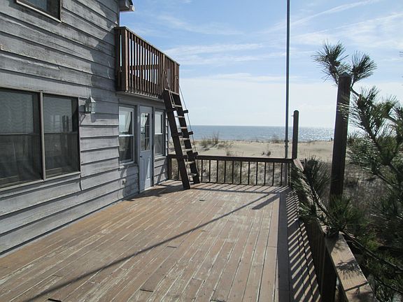 3rd image of 803 Bunting Ave
