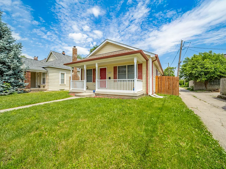 1015 N Gale St — Photo 3