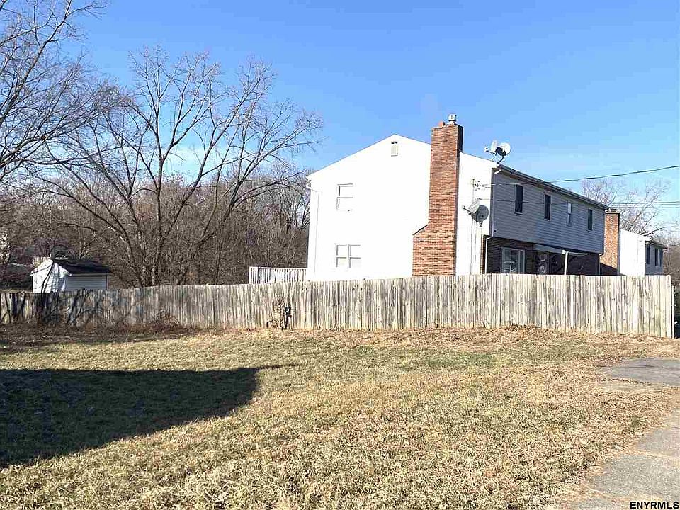 2nd image of 54 Slingerland St