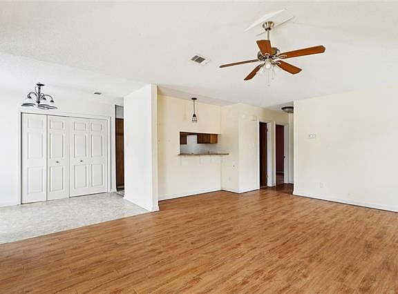 3rd image of 146 N Parkway Dr