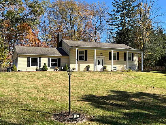 2nd image of 8 Kerens Hl