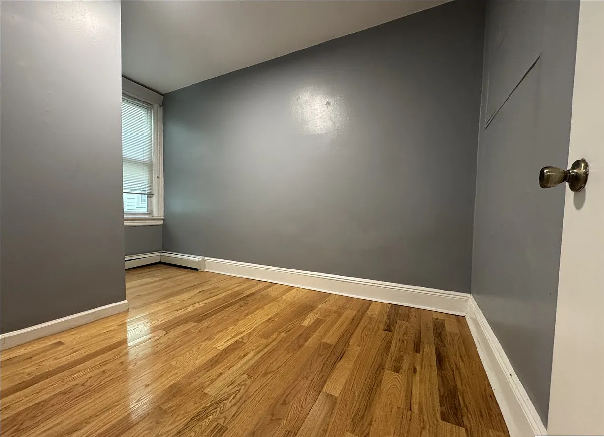3 bed, 1000 sqft, $2,200 — Photo 4