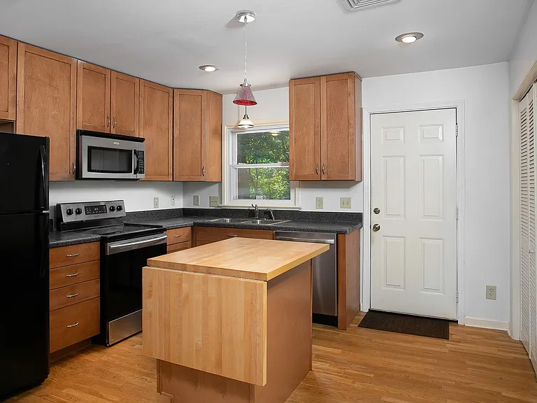 433B Northside Dr — Photo 5