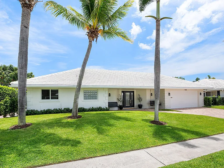 1332 SW Tamarind Way — Photo 3