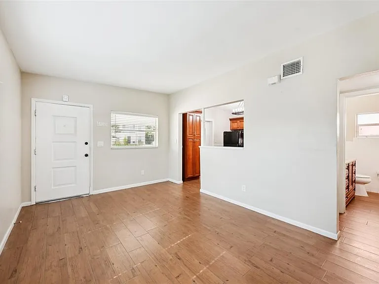 1417 E Harding St — Photo 4