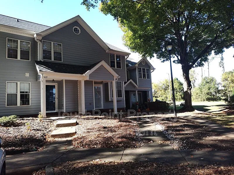 2 bed, 1.5 bath, 979 sqft, $1,500 — Photo 1