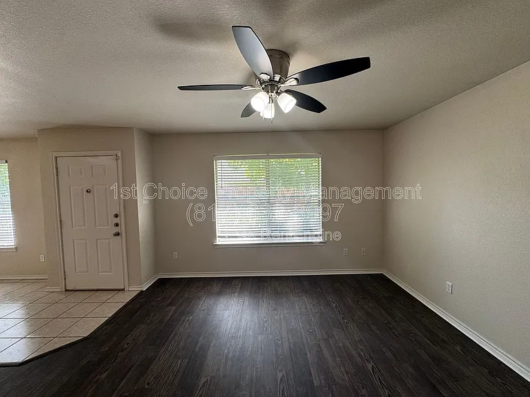 957 Austin Ct — Photo 9