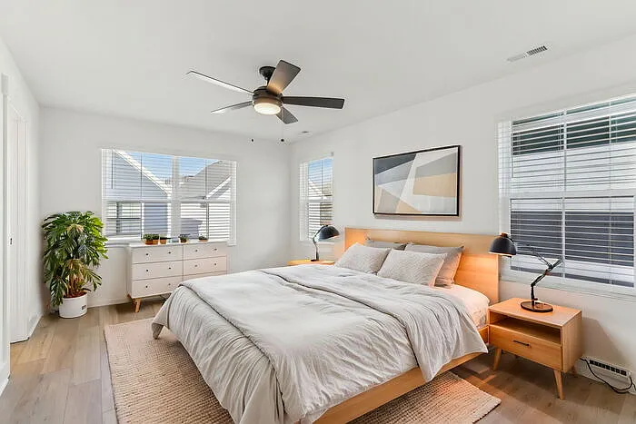 3 bed, 2.5 bath, 1585 sqft, $3,065 — Photo 4