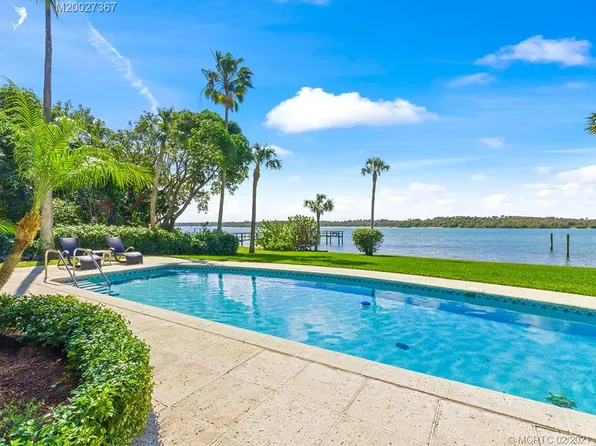 2 Isle Rdg W, Hobe Sound, FL 33455