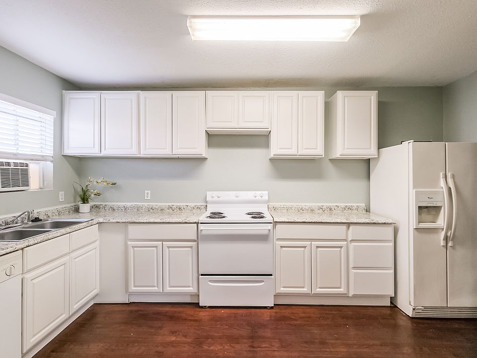 Bright kitchen with lots of storage