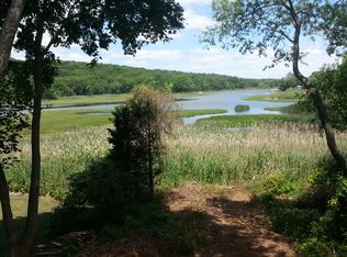 135 Conanicus Rd, Narragansett, RI 02882