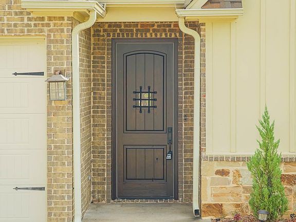 2nd image of 1405 Camden Ct
