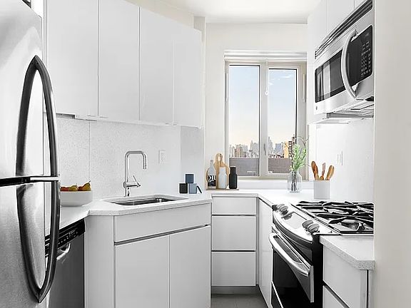 4th image of 653 E 14th St APT 6B