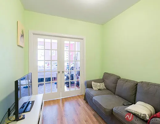 Rented by Wave Real Estate Group | media 18