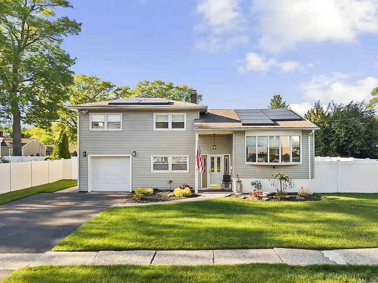 62 Sycamore Rd — Photo 2