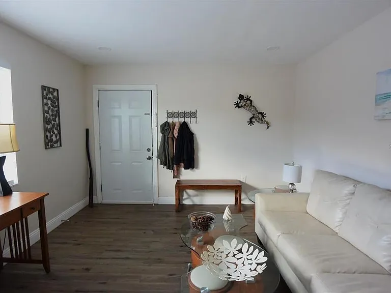 5845 Elm St — Photo 11