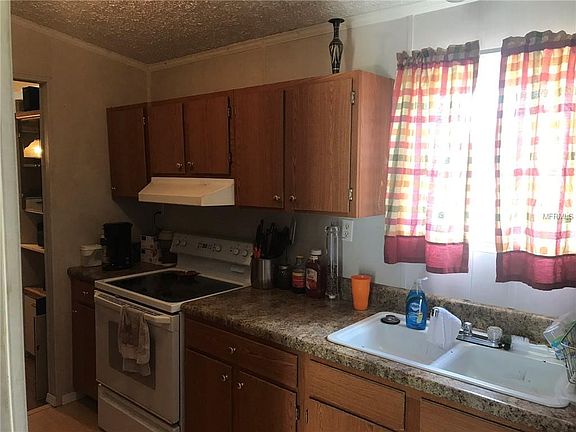 4th image of 1424 SE Cherry Dr