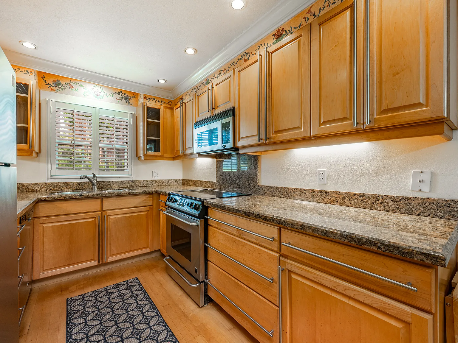 2 bed, 1.5 bath, 1248 sqft, $2,000 — Photo 1