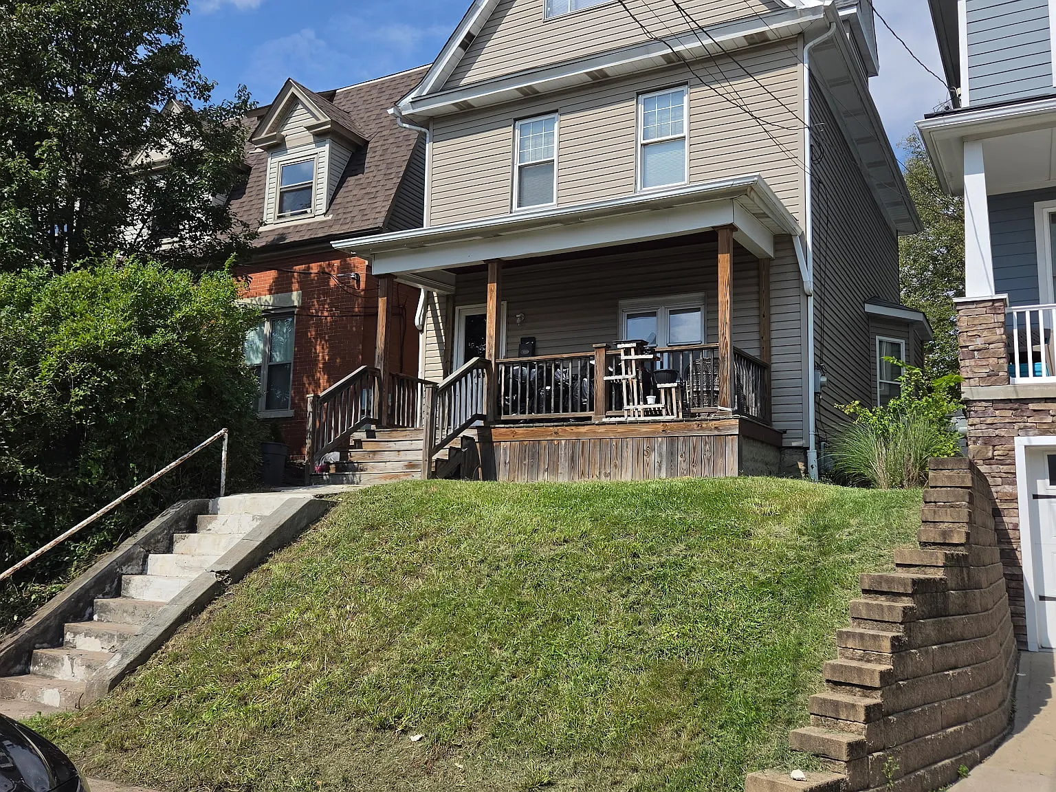 5 bed, 2048 sqft, $2,000 — Photo 1