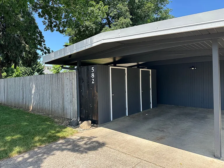 582 Cardinal Way — Photo 2