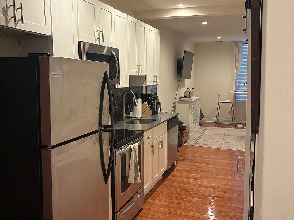 1st image of 2122 Locust St APT 3B