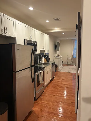 2122 Locust St #3B Photo 1