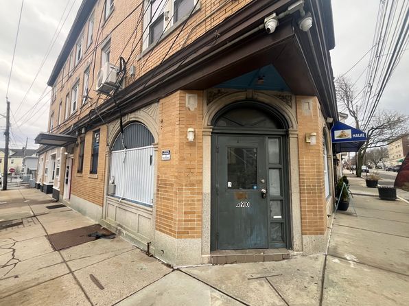590 Charles St APT 9