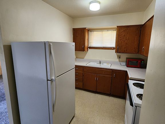 4th image of 611 S 2nd St #6