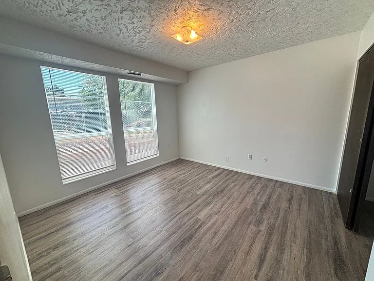 1165 Edgewood Dr — Photo 31