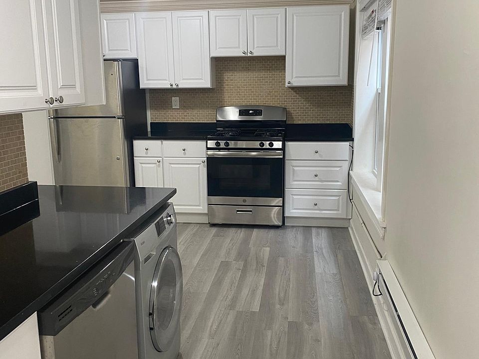 1st image of 833 W Cornelia Ave #2hcxyk53f
