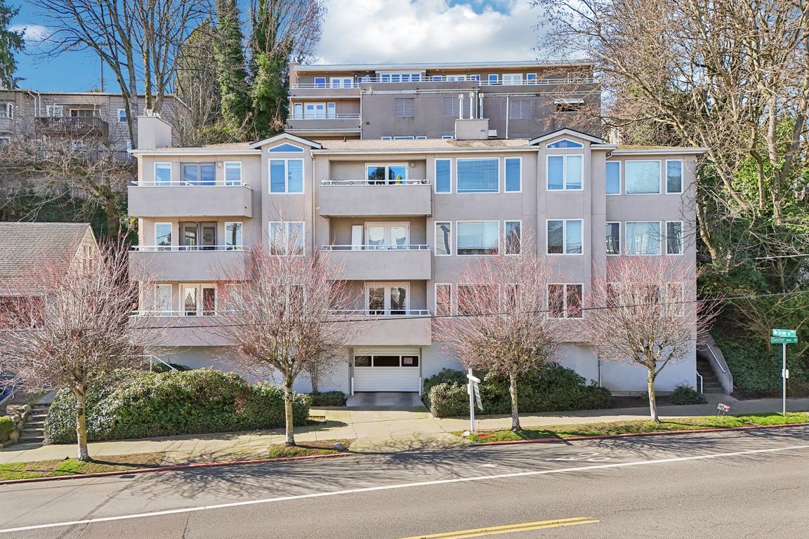 109960 - 2167 Dexter Ave N 202, Seattle, WA 98109-001-1.jpg