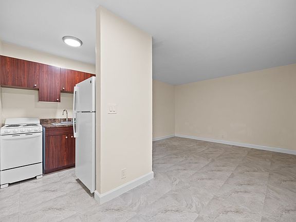 2nd image of 218 SW 20th St APT 1