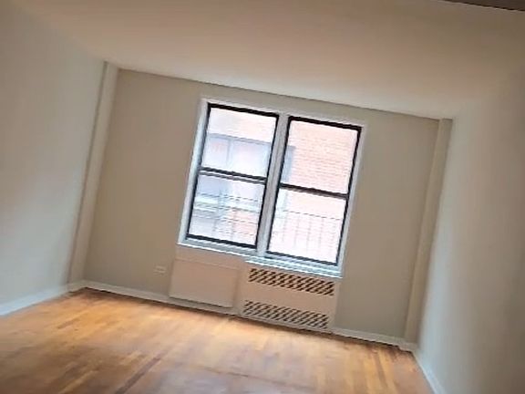 3rd image of 2204 Collier Ave APT 5A