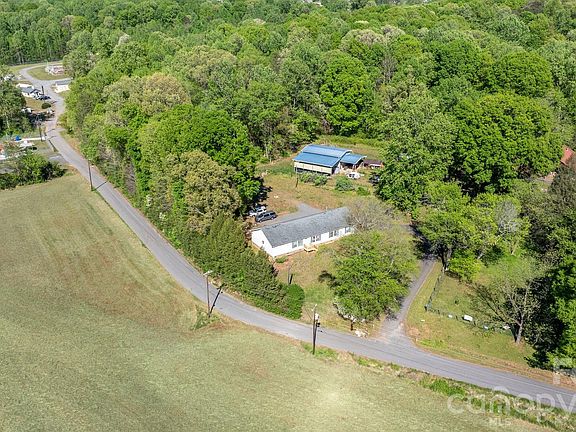 2nd image of 3634 Hillview Dr NE