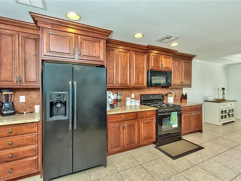 9051 Astonia Way — Photo 10