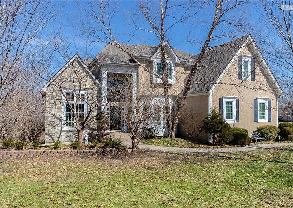 1st image of 2200 Winding Woods Dr