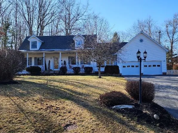 357 Mont Phillips Rd, Shady Spring, WV 25918