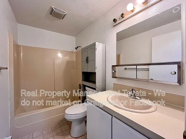 1338 Puget St #1 — Photo 8