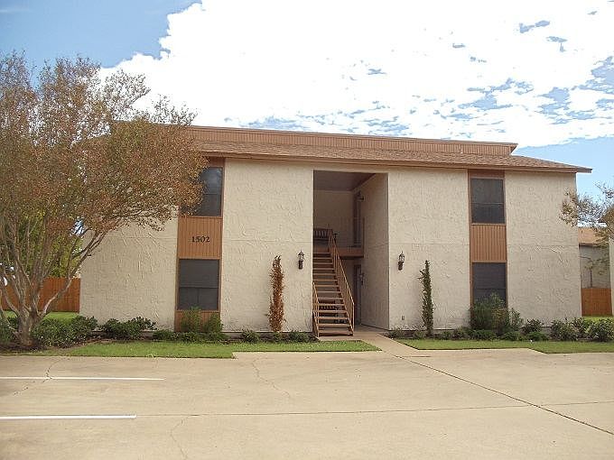 1502 Oakdale