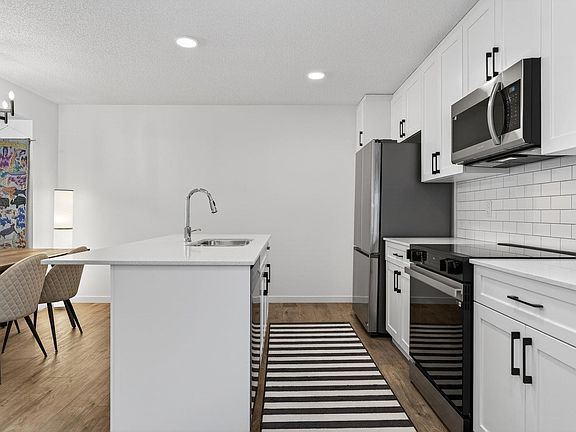 4th image of 50 McLaughlin Dr #7