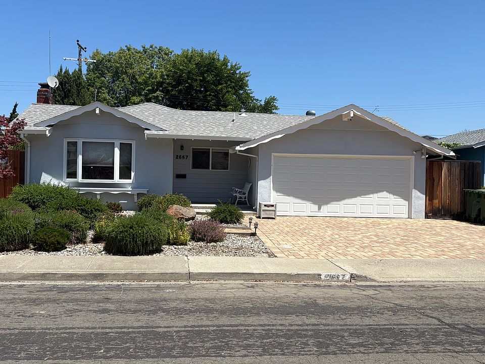 1st image of 2667 Donovan Ave