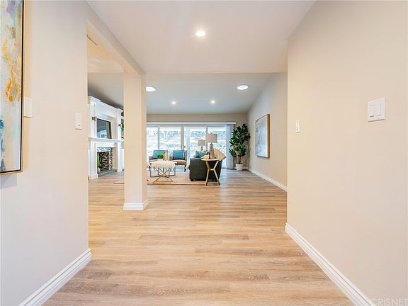 4th image of 24011 Hatteras St