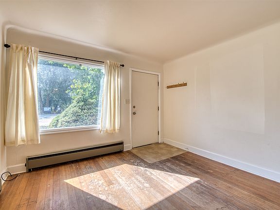 4th image of 400 Geneva Ave
