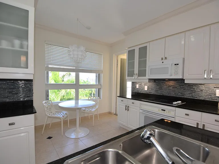 707 Crandon Blvd #Penthouse 8 — Photo 24