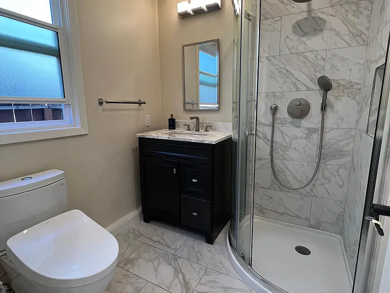 Full bath with window